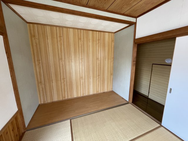 下永吉　せせらぎと緑の提　そよ風が通る家の洋室