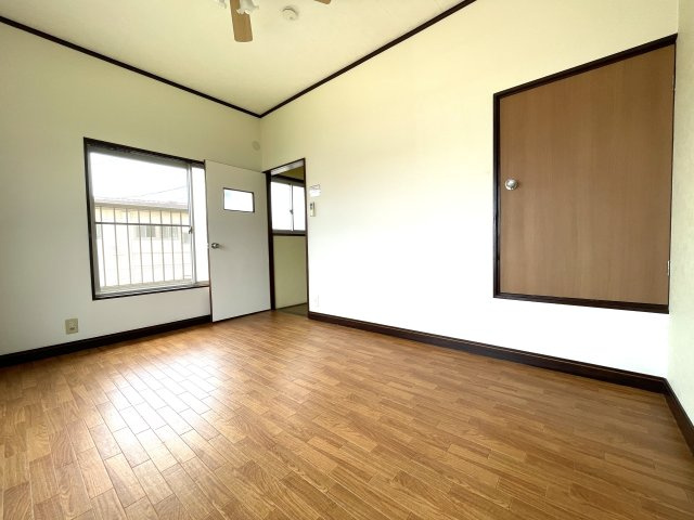 下永吉　せせらぎと緑の提　そよ風が通る家の洋室