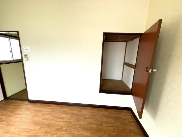 下永吉　せせらぎと緑の提　そよ風が通る家の洋室