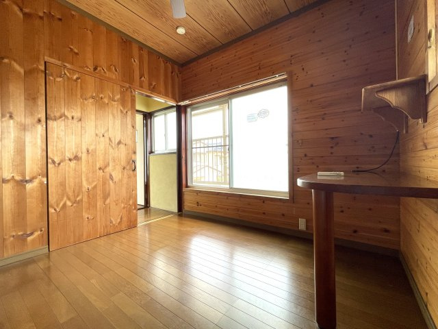 下永吉　せせらぎと緑の提　そよ風が通る家の洋室