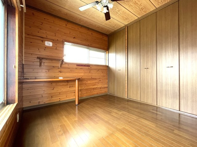 下永吉　せせらぎと緑の提　そよ風が通る家の洋室