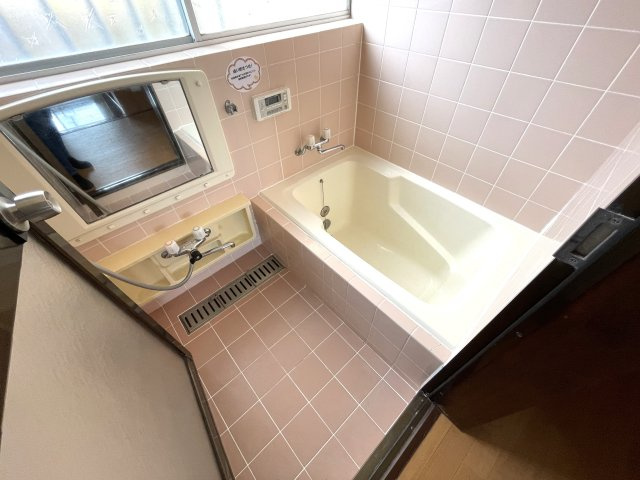 下永吉　せせらぎと緑の提　そよ風が通る家の浴室