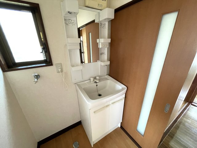 下永吉　せせらぎと緑の提　そよ風が通る家の洗面所