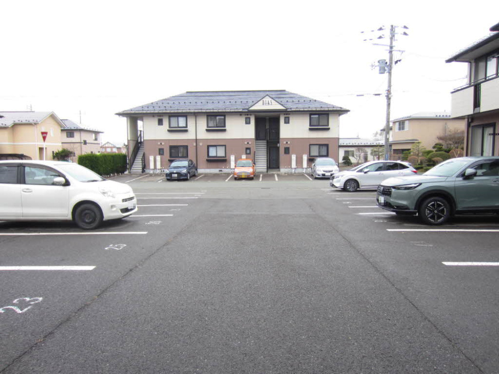 ルミエールＣの駐車場