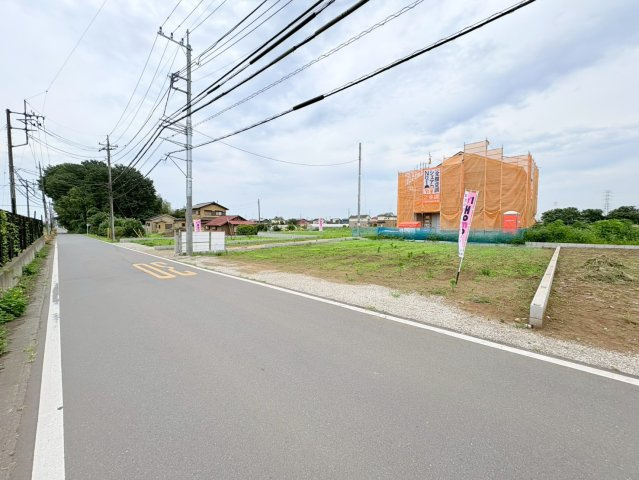 日高市旭ヶ丘　建築条件なし売地　JR川越線『武蔵高萩駅』徒歩35分　【高萩北小学区】の前面道路含む現地写真