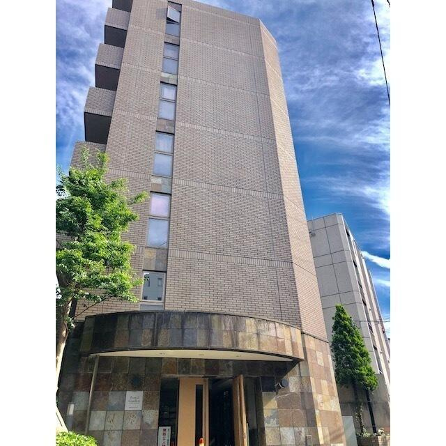 ロイヤルガーデン哲学堂のエントランス|建物の内部です