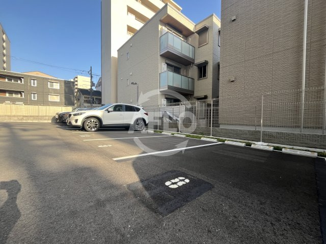 ラフィネール大阪十三の駐車場|駐車場