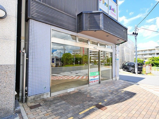 学園前ARCHビルの外観