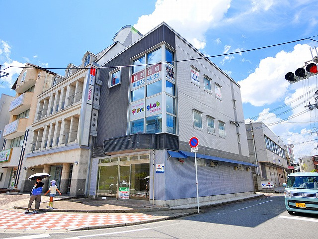 学園前ARCHビルの外観