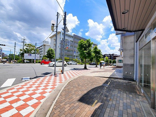 学園前ARCHビルの周辺