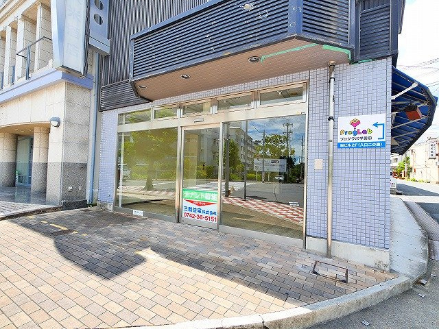 学園前ARCHビルの外観