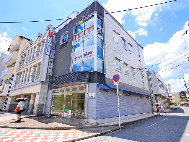 学園前ARCHビルの外観