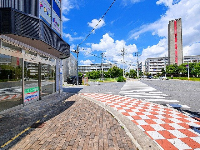 学園前ARCHビルの周辺