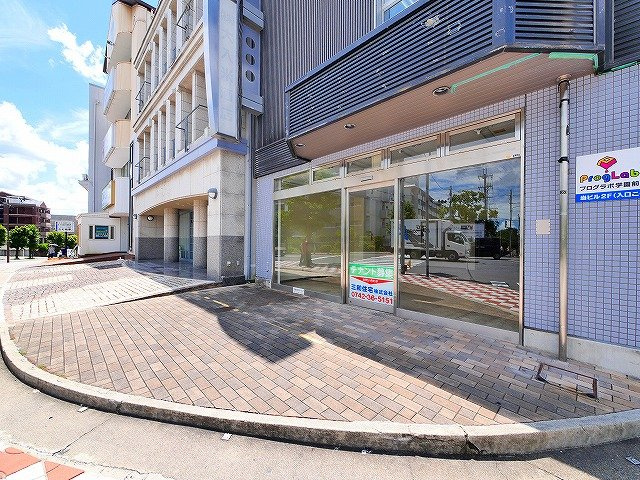 学園前ARCHビルの外観