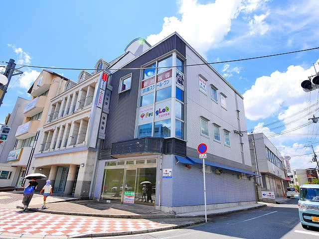 学園前ARCHビルの外観