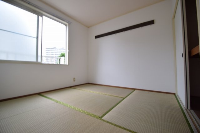 ＴＫコーポラスの寝室|明るい和室4.5帖