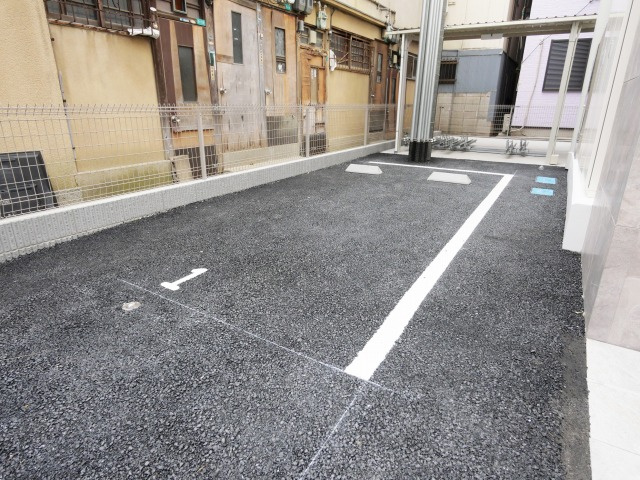クローバー・グランツ弁天町の駐車場