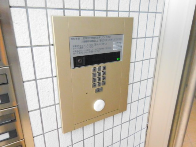 高槻市郡家新町の賃貸マンションのエントランス