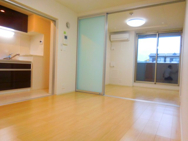 高槻市郡家新町の賃貸マンションの居間・リビング