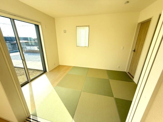リーブルガーデンS第17渋川金井　3号棟の和室|1階和室6帖です。い草香る和室はくつろぎスペースに最適ですよ♪