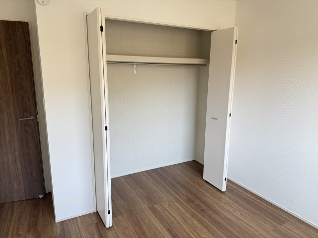 ハートフルタウン前橋市南町３丁目70番　Ａ号棟の収納|【イメージ写真】2階洋室1収納です