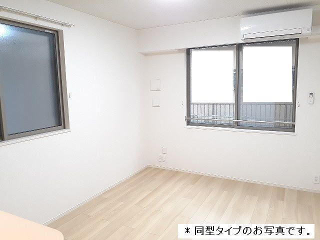 クレール・アンジュⅠの居間・リビング|こちらの居間で趣味の時間をお楽しみください