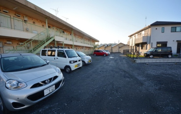 青梅市長淵７丁目の賃貸マンションの駐車場