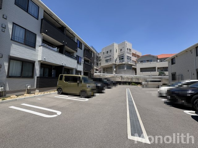 エルデノースの駐車場