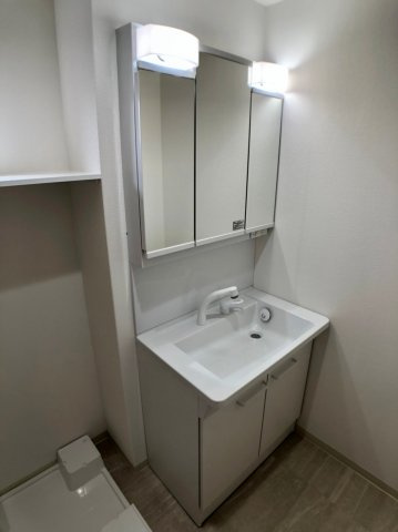 クリエオーレ菱屋西の独立洗面台