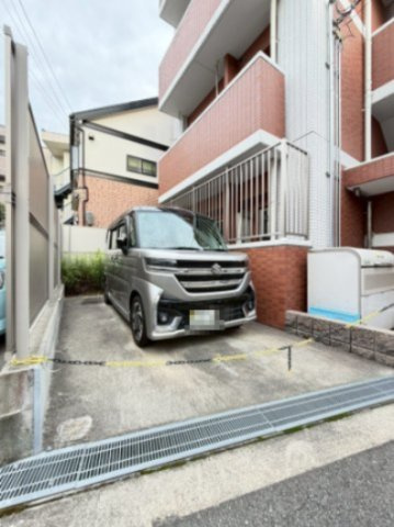 サンメゾン14の駐車場