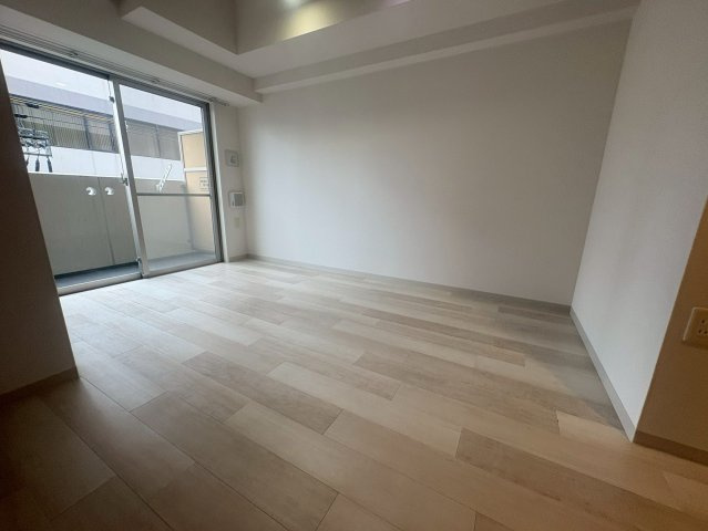 SERENITE江坂四番館の居間・リビング