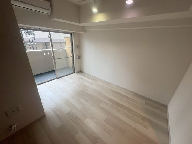 SERENITE江坂四番館の居間・リビング