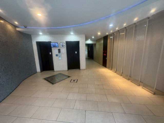 SERENITE江坂四番館のエントランス