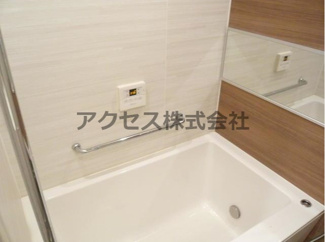 【浴室】 | 清潔感のあるお風呂です。
※同建物別室、参考写真