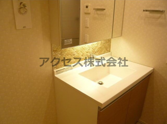 【独立洗面台】 | 朝の身支度に便利な独立洗面です。
※同建物別室、参考写真