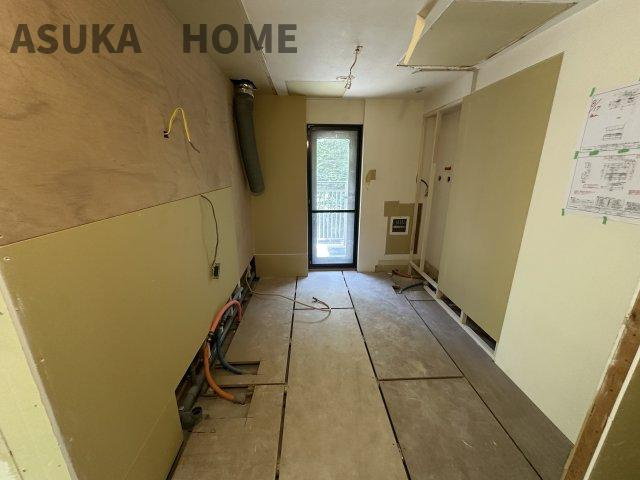 フォレストヒルズ三保５号棟のキッチン|マンションには珍しい勝手口付きのキッチンです。空気の入れ替えに◎な設備です。