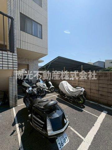 福徳ハイツの駐車場|バイク置場