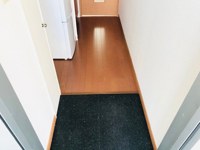 レオパレスベルエポックの玄関
