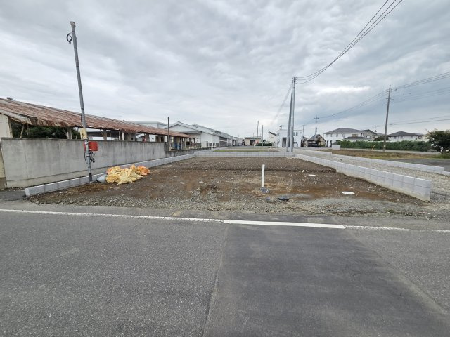 新築　太田市大原町第9　1号棟　Cradle Gardenの駐車場|現地写真　駐車は建物西側に並列3台可能です！