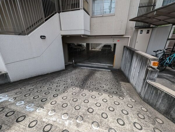 PLATZ KAKUOZANの駐車場