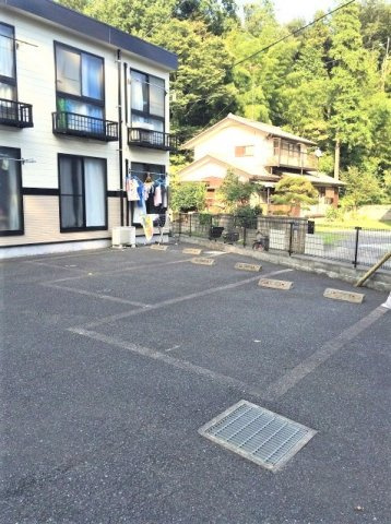 プレジールフォレストの駐車場