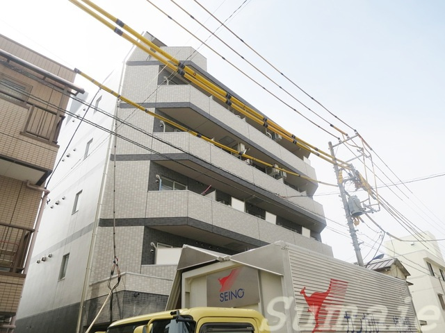 イル・コンソラーレの外観|８階建てのマンションです