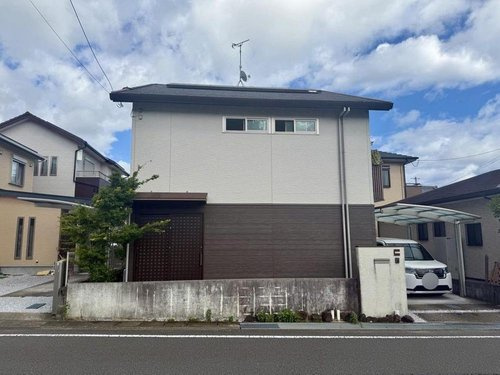 「ゆとりある2階建」香南市香我美町山北　中古一戸建ての外観|カースペース完備！落ち着いた街並みに映える、モダンな佇まいの邸宅☆
