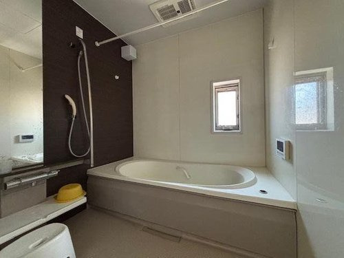 「ゆとりある2階建」香南市香我美町山北　中古一戸建ての浴室|足を伸ばしてゆったり寛げる、一日の疲れを癒やすリラックス空間。