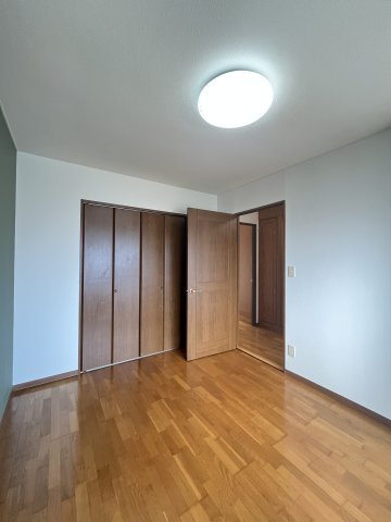 マンション楽の洋室