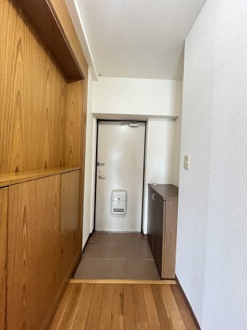 マンション楽の玄関