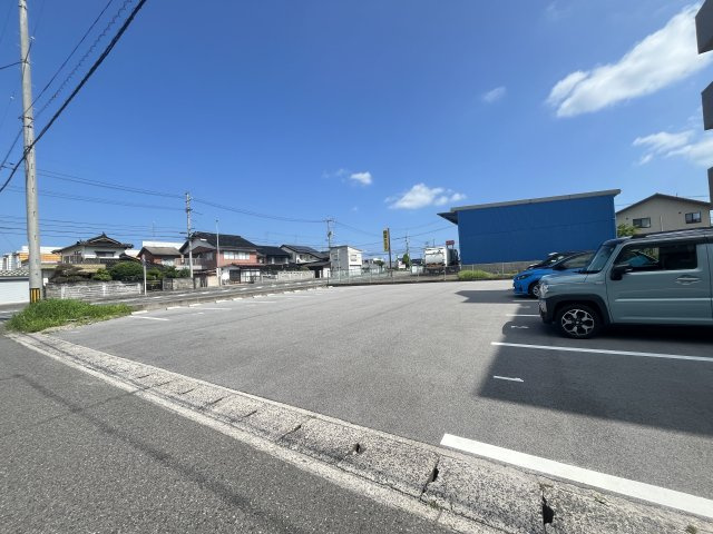 マンション楽の駐車場