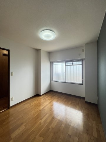 マンション楽の洋室