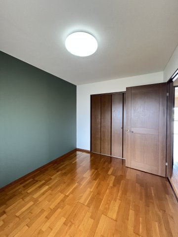 マンション楽の洋室