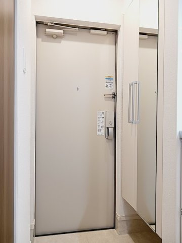 ヒカルサ坂戸の玄関